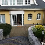 Beautiful House In Prague With Parking